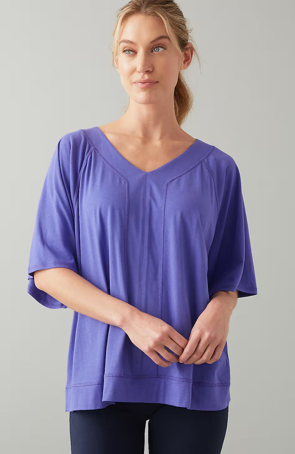 Fit Seamed V-Neck Tee